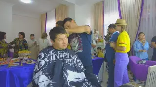 В Актау городской аким стал первым клиентом необычного салона красоты