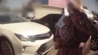 5-летнюю девочку и младенца в жару оставили в запертом авто в Жетысае