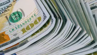 Установлены официальные курсы доллара и рубля на 26 августа