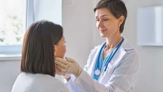 Онколог указала на характерные признаки рака щитовидной железы