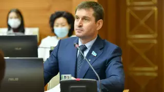 Депутат Мажилиса подал заявление о прекращении полномочий