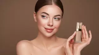 Не хуже люкса: топ аналогов популярных тональных кремов