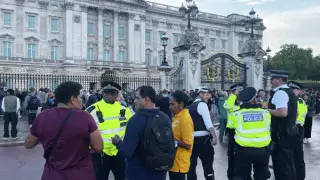 "Англия плачет": как британцы прощаются с королевой Елизаветой II