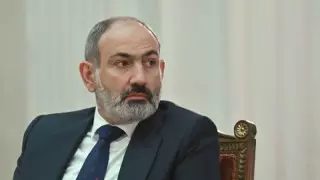 В Армении люди вышли к парламенту с требованием отставки премьера Пашиняна