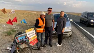 Идущий пешком через весь Казахстан 72-летний аксакал достиг Бейнеу