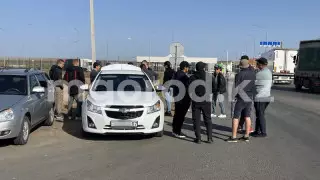 О скоплении легковых авто на границе с Россией рассказали в КГД