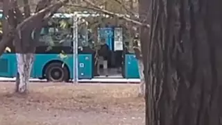 Жители Караганды пожаловались на справляющих нужду на улице кондукторов и водителей