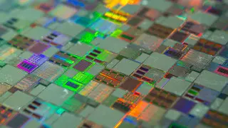 Вице-президент США заявила о "критической роли" Японии в поставке чипов