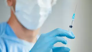 Первоклассникам вкололи не ту вакцину: Минздрав начал расследование в Актобе