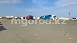 Ситуация на казахстанско-российской границе: поток россиян снизился, таксисты разъехались