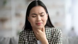 Как распознать проблемы с щитовидкой по голосу: 4 ярких признака