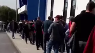 Большая очередь образовалась у ЦОНа для обслуживания россиян в Алматы