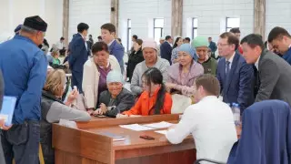 Две сотни человек посетили единый прием граждан в Шымкенте