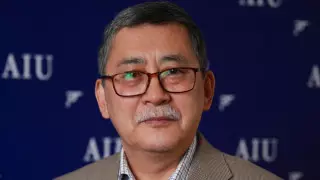 Кандидат в президенты Мейрам Кажыкен сдал экзамен по казахскому языку