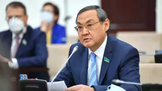 Депутат Сената Куришбаев сложил полномочия