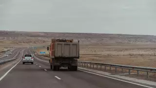 “Убиваем местные дороги“: депутат заявил о казахстанском “дорожном парадоксе“