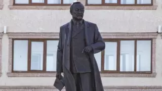 Таразда Шерхан Мұртазаның құрметіне ескерткіш қойылды