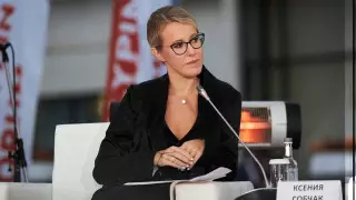 Собчак покинула Россию и высказалась об аресте своего директора - СМИ