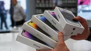 Сотрудники устроили массовый побег с крупнейшего в мире завода по производству iPhone в Китае