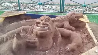 Астанчанин превращает детские песочницы в произведения искусства