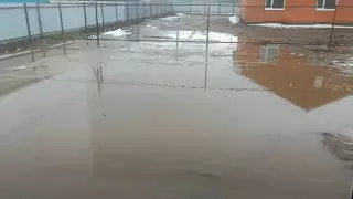 Дома погорельцев в воде: костанайские чиновники объяснили ситуацию