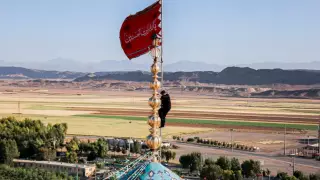 Политолог объяснила поднятие знамени возмездия над мечетью в Иране