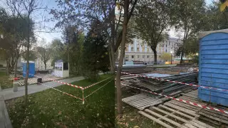 Стройку в сквере у оперного театра объяснили застройщик и акимат Алматы