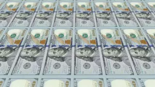 Курс доллара начал неделю со снижения