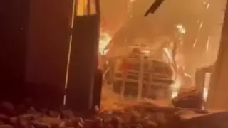 Автомойка сгорела на Кульжинском тракте, пострадали два человека