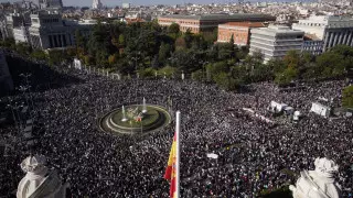 Сотни тысяч человек протестуют против политики здравоохранения в Мадриде