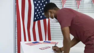 Республиканцы одержали победу на промежуточных выборах в США