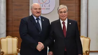 Лукашенко поздравил Токаева по телефону