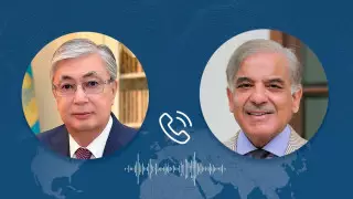 Токаев поговорил с премьер-министром Пакистана