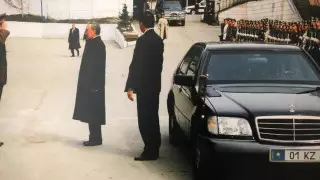 Mercedes, который якобы возил Назарбаева, выставили на продажу