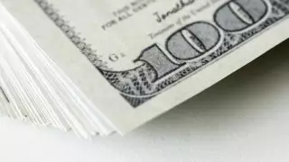 Курс доллара немного снизился