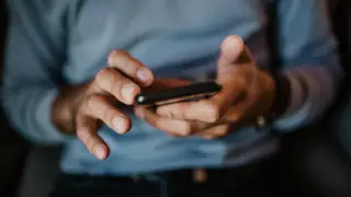 Двое мужчин грабили алматинцев под видом покупателей телефонов