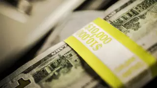 Курс доллара снова вырос на торгах