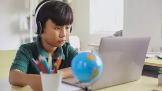 Учеников второй смены перевели на онлайн-обучение в Астане