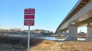 Пенсионер с внуком провалились под лед в Атырауской области