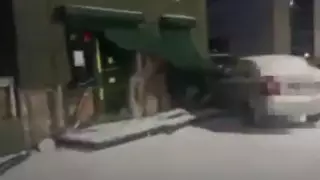 Автомобиль врезался в торговый дом в Семее