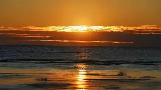 Фотограф из Алматы опубликовал живописные фото замерзшего Каспия