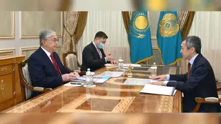 Президент Токаев встретился с Раимбеком Баталовым