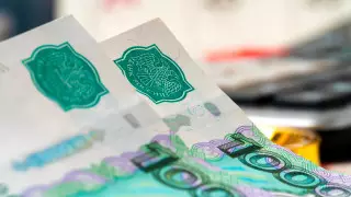 Рубль продолжает дешеветь в обменниках Алматы и Астаны