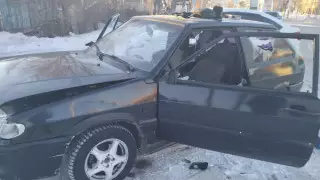 "Не нужна мне такая машина". Костанаец разбил авто на глазах у полицейских