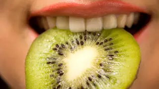 Стоматолог дал три совета, которые помогут сохранить здоровье зубов