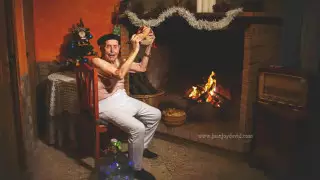 Жители испанской деревни с целью ее спасения обнажились для новогоднего календаря