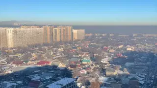 "Дышат разным воздухом". Смог над Алматы показали на видео