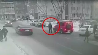 Попытка ограбления возле обменника попала на видео в Астане