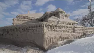 Метель превратила ресторан в ледяной замок: заведение стало популярнее