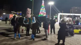 Новым годом и не "пахнет". Как украсили Актау